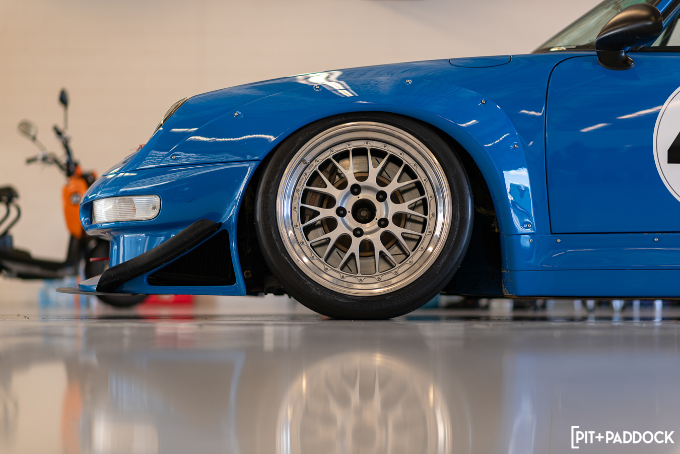 Porsche 993 by Rothsport Racing for Tim Strehl